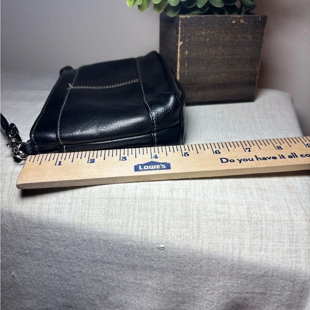 Bougie‎ Buxton Black Leather Clutch Wristlet